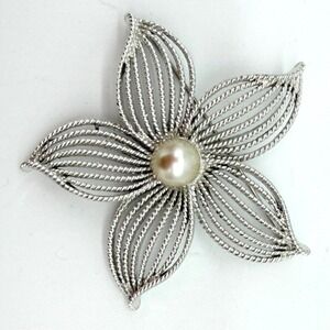 Sarah Coventry Vintage Silver Flower Brooch Faux Pearl‎ Mid Century Signed